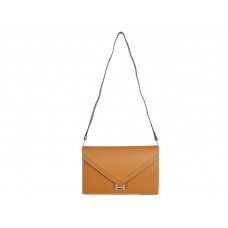 Hermes Pilot Envelope Clutch Camel met zilverkleurige hardware