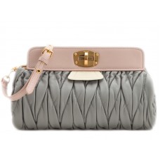 Miu Miu Matelasse oversized converteerbare clutch grijs
