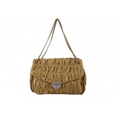 Prada schoudertas van reliëfnappaleer in mosterdkleur