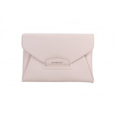 Givenchy Antigona Envelop Clutch van generfd leer, crèmekleurig