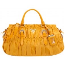 Prada Tessuto Gaufre Nylon Handtas met Bovenhandvat, Geel
