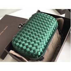 Bottega Veneta knoopclutch in Boucher Intreccio groen
