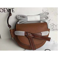 Loewe Gate Mini Bag van zacht generfd kalfsleer, bruin