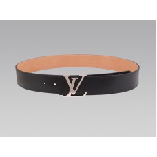Louis Vuitton leren riem met initialen, zwart en met zilveren gesp.